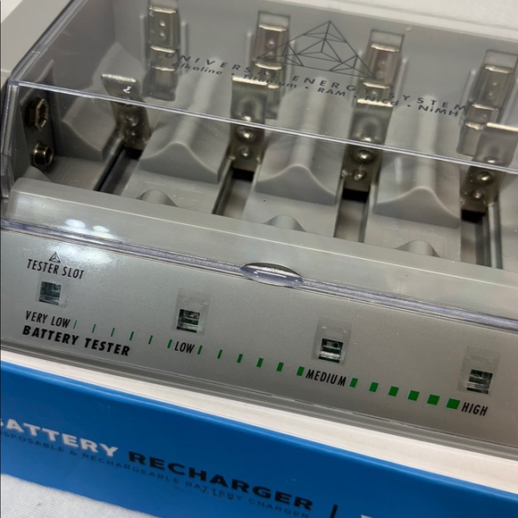 Popular Mechanics Battery Recharger disposable & rechargeable battery charger - Picture 10 of 14